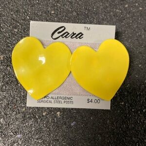 Cara 90s Yellow Heart Earrings